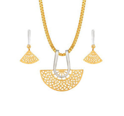 A 22kt pendant and earring set in yellow gold.