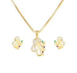 Detailed pendant and earring set in 22kt gold