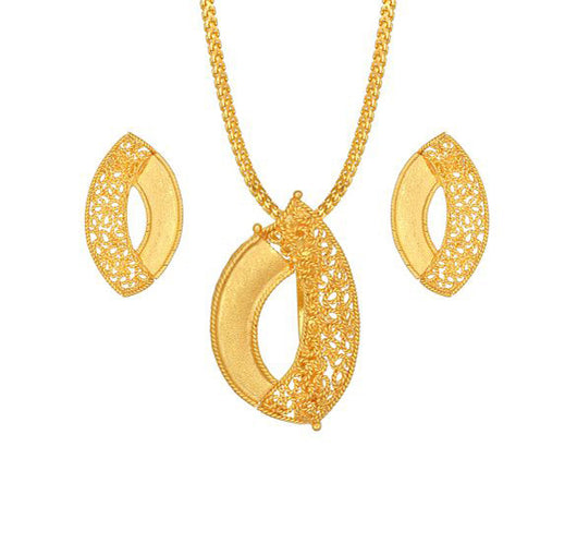 A beautiful 22 karat yellow gold pendant set with delicate engravings