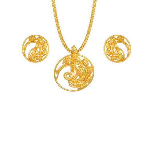 A beautiful pendant set crafted in 22 karat yellow gold