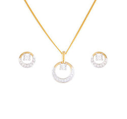 18 karat yellow gold, circular designed with diamonds pendant set.