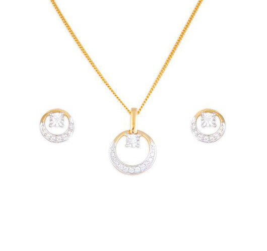 18 karat yellow gold, circular designed with diamonds pendant set.