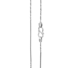 A sleek chain in 18 karat white gold
