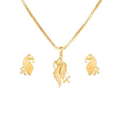 Tanishq Yellow Gold Pendant Set